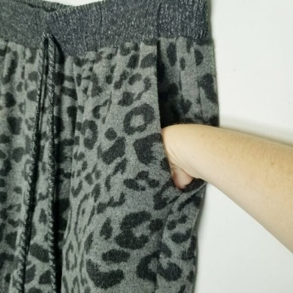Fade By BKE Womens Leopard Print Jogger Pants Size‎ M Polyester Rayon Blend - Picture 9 of 10